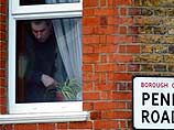 Вооруженный преступник, забаррикадировавшийся 15 дней назад в собственной квартире в Лондоне, снова начал стрелять по полицейским