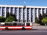 Огонь охватил пятый этаж, где располагаются кабинеты премьер-министра и его заместителей Огонь охватил пятый этаж, где располагаются кабинеты премьер-министра и его заместителей