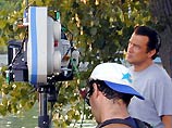 По словам 51-летнего Сигала, он снял дом в конце 2001 года на время съемок фильма и выехал из него в январе 2002 года, оставив всю обстановку в неприкосновенности По словам 51-летнего Сигала, он снял дом в конце 2001 года на время съемок фильма и выехал из него в январе 2002 года, оставив всю обстановку в неприкосновенности