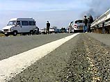 В результате аварии погибли водители автобуса и грузовика с полуприцепом, а также, "по всей видимости", один из пассажиров. Водитель другого грузовика был легко ранен В результате аварии погибли водители автобуса и грузовика с полуприцепом, а также, "по всей видимости", один из пассажиров. Водитель другого грузовика был легко ранен