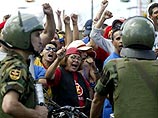 В Венесуэле военные разогнали многотысячную манифестацию