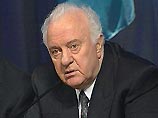 Президент Грузии Эдуард Шеварднадзе заявил, что "не может дать добро на то, чтобы через территорию Грузии прошли подразделения ВС России, участвующие в боевых действиях в Чечне, так как это может привести к втягиванию Грузии в войну"