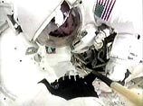 Американские астронавты смогли открыть люк и выйти в открытый космос