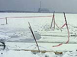 В бухте Гертнера, что в пяти километрах от Магадана, провалились под лед четыре автомобиля