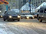 В связи с неблагоприяными погодными условиями ГАИ Москвы призывает водителей к бдительности на дорогах