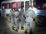 Прохожие вызвали милицию. К этому моменту один из сильно избитых подростков нашел в себе силы встать и уйти до прибытия наряда милиции Прохожие вызвали милицию. К этому моменту один из сильно избитых подростков нашел в себе силы встать и уйти до прибытия наряда милиции