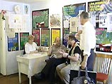 Городской центр "Вера, Надежда, Любовь" бесплатно раздает шприцы людям, употребляющим наркотики. Врачи говорят, что это единственный способ хоть как-то остановить эпидемию Городской центр "Вера, Надежда, Любовь" бесплатно раздает шприцы людям, употребляющим наркотики. Врачи говорят, что это единственный способ хоть как-то остановить эпидемию
