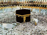 Посещение и поклонение Каабе входит в ритуалы хаджа, который является одним из пяти "столпов" ислама