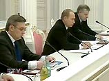Путин отметил, что в прошлом году была продолжена работа по сближению национальных законодательств, унификации тарифов в налоговой и таможенной системах, почти до 10 млрд. долларов вырос российско-белорусский товарооборот