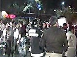 По сообщениям полиции и службы гражданской обороны, жертв среди населения нет. В столице страны Мехико землетрясение вызвало кратковременную панику среди жителей мегаполиса. Многие люди во время толчков поспешили оставить дома По сообщениям полиции и службы гражданской обороны, жертв среди населения нет. В столице страны Мехико землетрясение вызвало кратковременную панику среди жителей мегаполиса. Многие люди во время толчков поспешили оставить дома