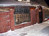 В среду в 4:30 утра в Иркутске во дворе жилого дома по улице Моцарта прогремел взрыв. Во двор особняка, где проживает цыганская семья, неизвестные бросили взрывное устройство