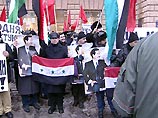 Издание отмечает, что митинг, состоявшийся в прошлый уик-энд в центре Москвы, был задуман как знак солидарности со старым другом, Ираком, в тот момент, когда американский агрессор активизирует военные приготовления, но собрал всего 150 человек