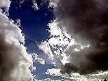 Кучевые облака, в которых формируется дождь, образуются в мощных восходящих потоках, создающих условия для столкновения капель друг с другом, объединения и роста