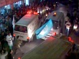 В четверг вечером на Западном берегу палестинский боевик открыл огонь по группе израильтян и убил троих человек В четверг вечером на Западном берегу палестинский боевик открыл огонь по группе израильтян и убил троих человек