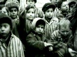 Дети играли в немецкий концлагерь. Они выступали в роли евреев, к одежде которых были пришиты желтые звезды Давида (так поступали немцы в концлагерях) и старались спастись от взрослых, которые играли роль охранников-нацистов