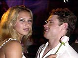 Все началось с того, что в мае 2001 года издание, опубликовало якобы прямую речь Буре. В ответ на вопрос журналиста об амурных отношениях с Анной Курниковой, Павел заявил: "Мне надоело трахать Курникову, так как у нее две вагины" Все началось с того, что в мае 2001 года издание, опубликовало якобы прямую речь Буре. В ответ на вопрос журналиста об амурных отношениях с Анной Курниковой, Павел заявил: "Мне надоело трахать Курникову, так как у нее две вагины"