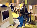 Первой и пока самой сильной жертвой вируса стала Южная Корея, где в субботу не работал ни один из национальных интернет провайдеров Первой и пока самой сильной жертвой вируса стала Южная Корея, где в субботу не работал ни один из национальных интернет провайдеров