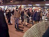 Битьем окон и витрин в главном городе Швейцарии - Берне завершилась в субботу вечером спонтанная манифестация, которую устроили около 1200 противников Всемирного экономического форума Битьем окон и витрин в главном городе Швейцарии - Берне завершилась в субботу вечером спонтанная манифестация, которую устроили около 1200 противников Всемирного экономического форума