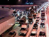 Состояние дорожного покрытия и вечерний "час-пик" привели к осложнению ситуации на дорогах Москвы