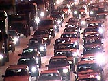 Обычные для вечера в столице ухудшение пропускной способности магистралей и "пробки" усилились вследствие плохого состояния дорожного покрытия