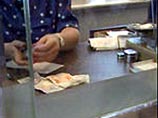 Банк по ошибке перевел британке 70 тыс. долларов (47 тыс. фунтов стерлингов) Банк по ошибке перевел британке 70 тыс. долларов (47 тыс. фунтов стерлингов)