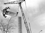 Установленый в июле 1980 года памятник Юрию Гагарину на Ленинском проспекте может рухнуть Установленый в июле 1980 года памятник Юрию Гагарину на Ленинском проспекте может рухнуть