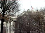 Над зданием Капитолия в Вашингтоне приспущен национальный флаг США Над зданием Капитолия в Вашингтоне приспущен национальный флаг США