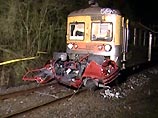 Пять человек погибли и несколько получили ранения в результате столкновения поезда с легковой автомашиной. Трагедия произошла в воскресенье вечером в районе французского города Бетюн в департаменте Па-де-Кале Пять человек погибли и несколько получили ранения в результате столкновения поезда с легковой автомашиной. Трагедия произошла в воскресенье вечером в районе французского города Бетюн в департаменте Па-де-Кале