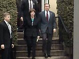 Буш и его супруга приняли участие в церемонии памяти погибших астронавтов