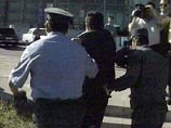 По данным свидетелей, группа в камуфляже открыла огонь по людям на улице, после чего произошло столкновение между нападавшими и местными жителями, которые находились в этот момент на площади По данным свидетелей, группа в камуфляже открыла огонь по людям на улице, после чего произошло столкновение между нападавшими и местными жителями, которые находились в этот момент на площади
