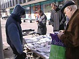 Установлено, что 24-летний житель подмосковного Красногорска в течение четырех месяцев торговал на Митинском рынке компакт-дисками, при загрузке которых у покупателей "летели" программы Установлено, что 24-летний житель подмосковного Красногорска в течение четырех месяцев торговал на Митинском рынке компакт-дисками, при загрузке которых у покупателей "летели" программы