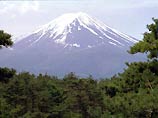 Согласно полицейским сводкам, патрулирующие местность Aokigahara стражи порядка в 2002 году обнаружили тела 78 человек, которые наложили на себя руки. Это число стало рекордным с тех пор, как власти начали вести статистику в 1971 году Согласно полицейским сводкам, патрулирующие местность Aokigahara стражи порядка в 2002 году обнаружили тела 78 человек, которые наложили на себя руки. Это число стало рекордным с тех пор, как власти начали вести статистику в 1971 году