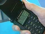 Законопроекты не запрещают водителям говорить по сотовым телефонам. Они только предписывают использовать устройства для мобильной связи, которые освобождают руки во время разговора для управления машиной Законопроекты не запрещают водителям говорить по сотовым телефонам. Они только предписывают использовать устройства для мобильной связи, которые освобождают руки во время разговора для управления машиной