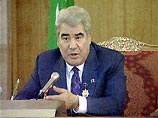 После периода бурной деятельности - переименования календарных месяцев в честь самого себя и своей матери, репрессий за неудавшуюся попытку покушения - Сапармурат Ниязов, президент нищего Туркменистана, начал "раздачу слонов" После периода бурной деятельности - переименования календарных месяцев в честь самого себя и своей матери, репрессий за неудавшуюся попытку покушения - Сапармурат Ниязов, президент нищего Туркменистана, начал "раздачу слонов"