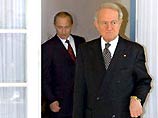 Владимира Путина и его супругу встретили президент ФРГ Йоханнес Рау с супругой