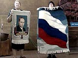 Еще летом работники димитровградской текстильной фабрики "Нометекс" решили удивить страну необычной продукцией и по собственной инициативе сделали первый пробный ковер с изображением Владимира Путина на фоне российского флага