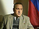 Российские чиновники встали в очередь за ковром с портретом президента Российские чиновники встали в очередь за ковром с портретом президента