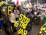 Накануне в Джакарте прошла массовая манифестация против готовящейся военной акции США в Ираке Накануне в Джакарте прошла массовая манифестация против готовящейся военной акции США в Ираке