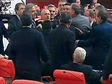 Председатель Великого национального собрания страны Бюлент Арынч лично проверил состояние подземного укрытия под зданием парламента и выразил недовольство его подготовкой к чрезвычайной ситуации Председатель Великого национального собрания страны Бюлент Арынч лично проверил состояние подземного укрытия под зданием парламента и выразил недовольство его подготовкой к чрезвычайной ситуации