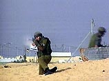 Израильские танки и артиллерия открыли сегодня огонь по лагерю палестинских беженцев Рафах в секторе Газа. Огонь по лагерю велся также из крупнокалиберных пулеметов Израильские танки и артиллерия открыли сегодня огонь по лагерю палестинских беженцев Рафах в секторе Газа. Огонь по лагерю велся также из крупнокалиберных пулеметов