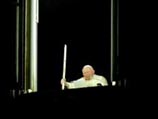 Во вторник Папа ограничился тем, что показался в окне своих апартаментов и зачитал несколько строк из своего выступления для нескольких тысяч человек, собравшихся после мессы на площади Святого Петра