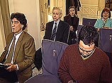 По испанским законам запрос об экстрадиции должен быть подкреплен в течение 40 дней. Затем решение должна вынести судебная коллегия, далее он должен был быть утвержден кабинетом министров По испанским законам запрос об экстрадиции должен быть подкреплен в течение 40 дней. Затем решение должна вынести судебная коллегия, далее он должен был быть утвержден кабинетом министров