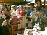 Иракцы в ожидании войны запасаются продуктами и покупают автоматы Калашникова