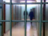 После этого нападавший и еще четверо сокамерников скрылись. Известно, что все пятеро задержаны накануне, их личности так и не были выяснены, так как у них при себе не было документов После этого нападавший и еще четверо сокамерников скрылись. Известно, что все пятеро задержаны накануне, их личности так и не были выяснены, так как у них при себе не было документов