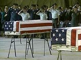 Обычно американских солдат отправляют домой в гробах, покрытых национальным флагом