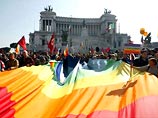 По оценкам организаторов, количество участников марша уже перевалило за миллион, а поезда и автобусы со всей Италии продолжают пребывать По оценкам организаторов, количество участников марша уже перевалило за миллион, а поезда и автобусы со всей Италии продолжают пребывать