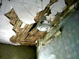 В Москве разваливается жилой дом. В стенах увеличиваются трещины