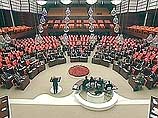 Спикер турецкого парламента Бюлент Аринч заявил, что парламент во вторник не собирается выносить на рассмотрение вопрос о размещении американских войск - около 10 тысяч военнослужащих