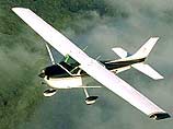 Небольшой самолет марки Сessna-172 с двумя пассажирами на борту врезался в холм в северо-восточном районе Сан-Фемандо Вэлли (Южная Калифорния)