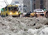 В связи с неблагоприятными погодными условиями ГИБДД Москвы призывает водителей быть внимательными на дорогах В связи с неблагоприятными погодными условиями ГИБДД Москвы призывает водителей быть внимательными на дорогах